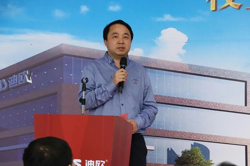 南京林业大学家居与工业设计学院院长徐伟教授致辞